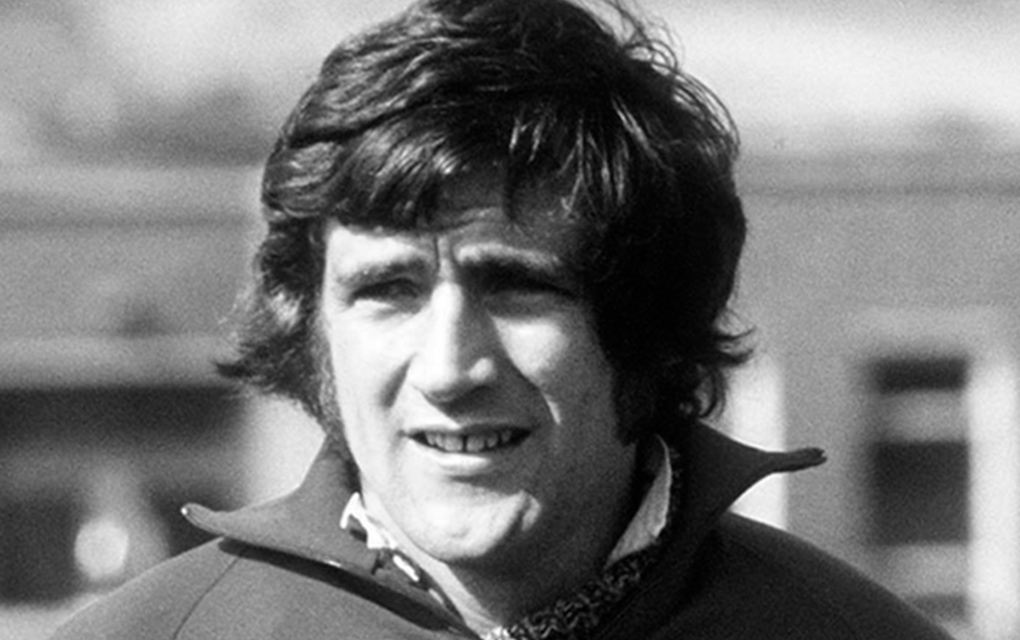 Norman Hunter, exdefensor del club Leeds, muere de COVID-19
