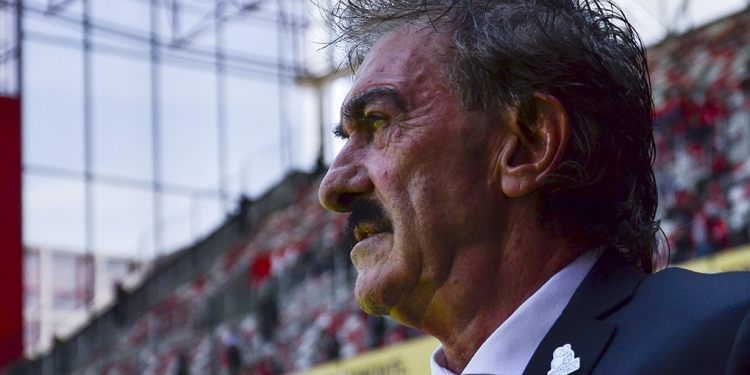 ¡Adiós, Ricardo La Volpe! El entrenador argentino se retira del futbol