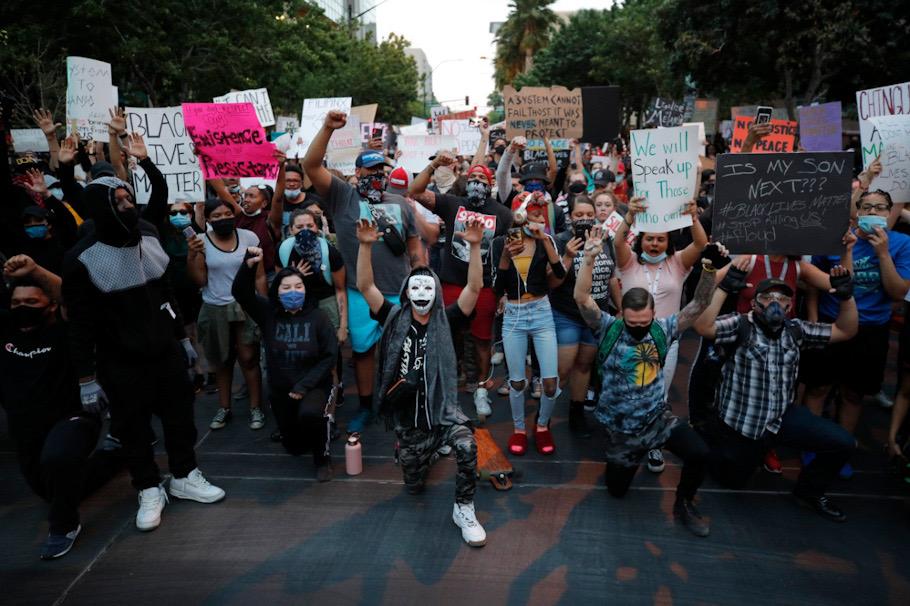 Foto: AP / Prevén pico de contagios por protestas masivas