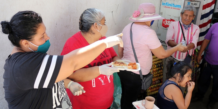 Entregan 4 toneladas de alimentos en El Marqués y Corregidora