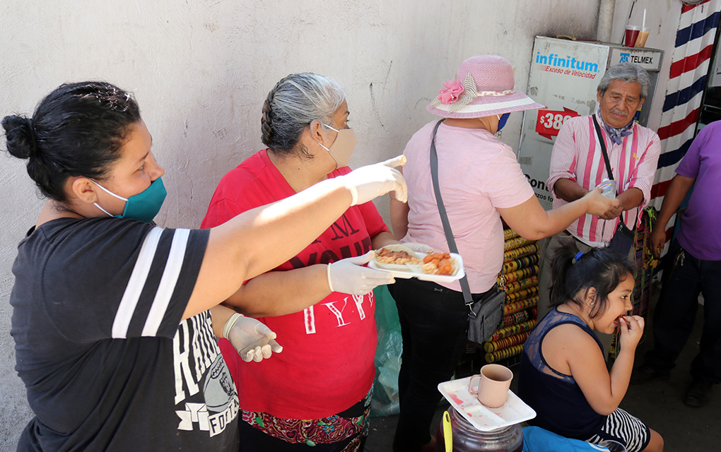 Entregan 4 toneladas de alimentos en El Marqués y Corregidora