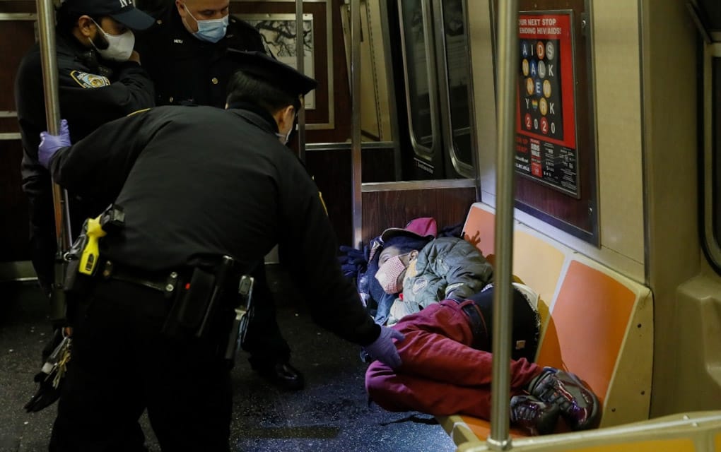 No tener hogar en Nueva York ahora es más peligroso que nunca/ Foto: AP