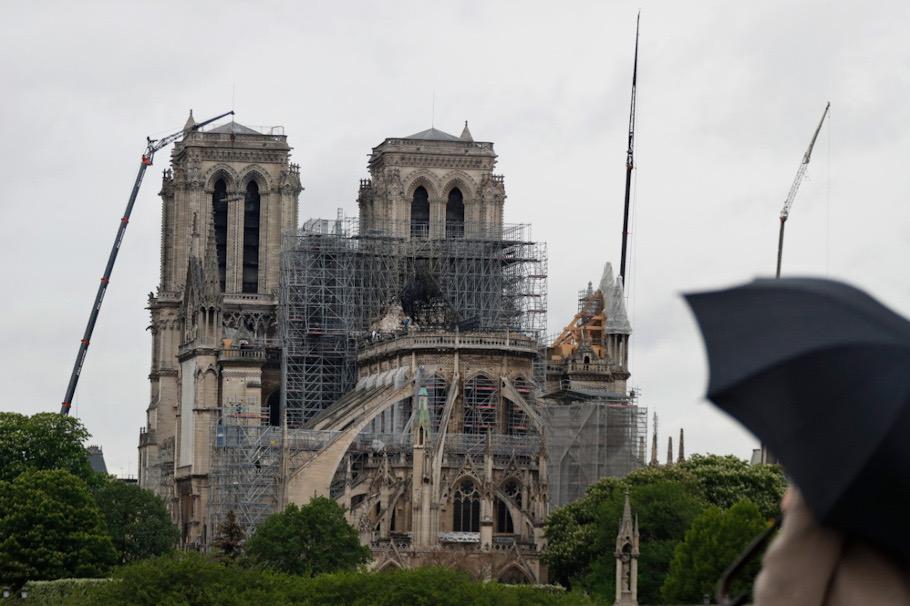 Reabren patio de la catedral de Notre Dame