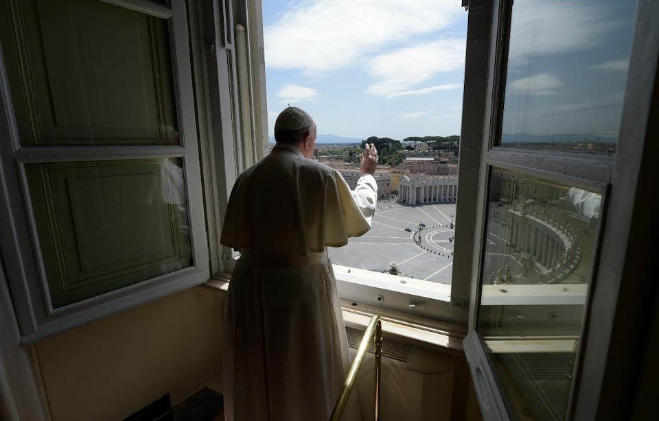 Foto: AP / Religiones reportan fuerte alza de audiencias en línea