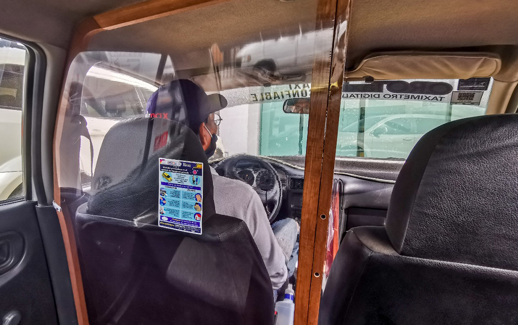 Equipan taxis en Querétaro con cabinas de protección