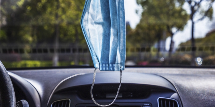 ¿Autos con 'cubrebocas'? Un filtro electrónico impedirá virus en coches
