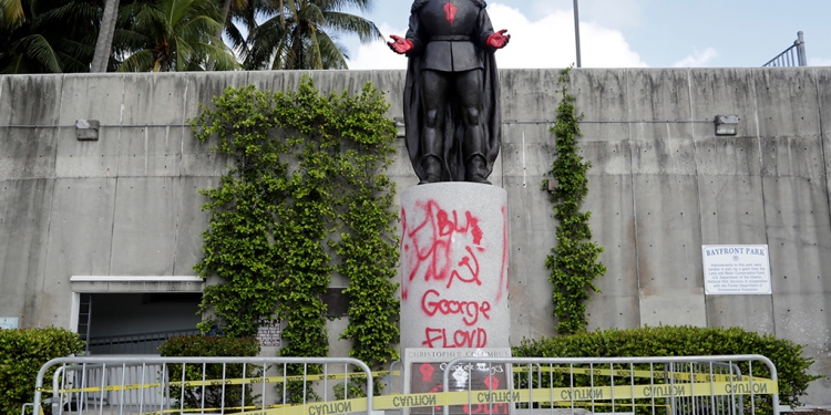 Detienen a siete por vandalismo en Miami; atacan estatua de Colón