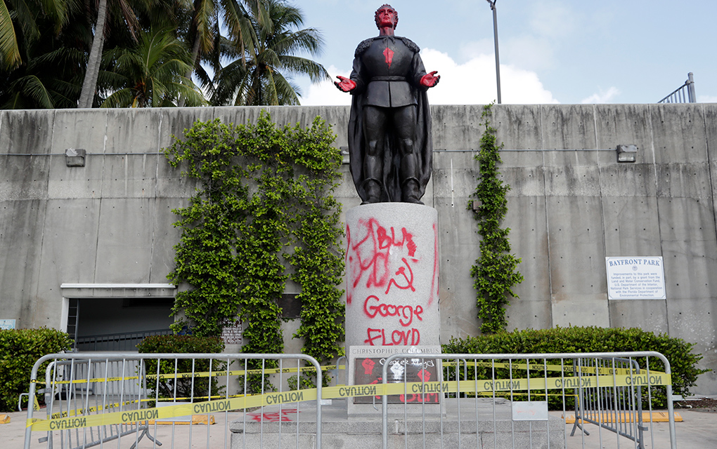 Detienen a siete por vandalismo en Miami; atacan estatua de Colón