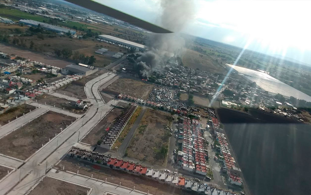 Bloqueos y vehículos incendiados en Celaya / Foto: Especial 