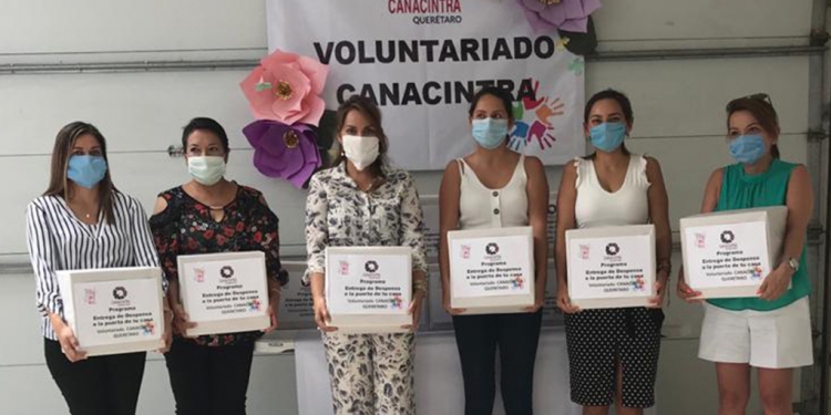 Esto hicieron Damas de Canacintra Querétaro en favor de trabajadores. / Foto: Especial