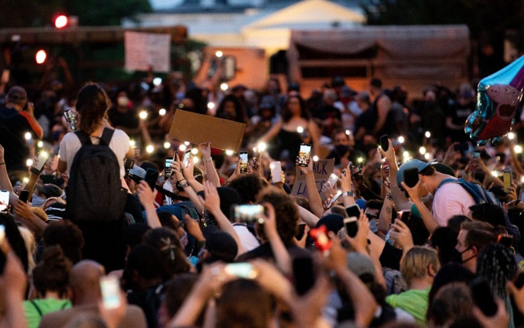 Los gigantes de las redes sociales apoyan la justicia racial/ Foto: AP