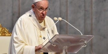 Papa pide tomar "en serio" situación de migrantes en Libia