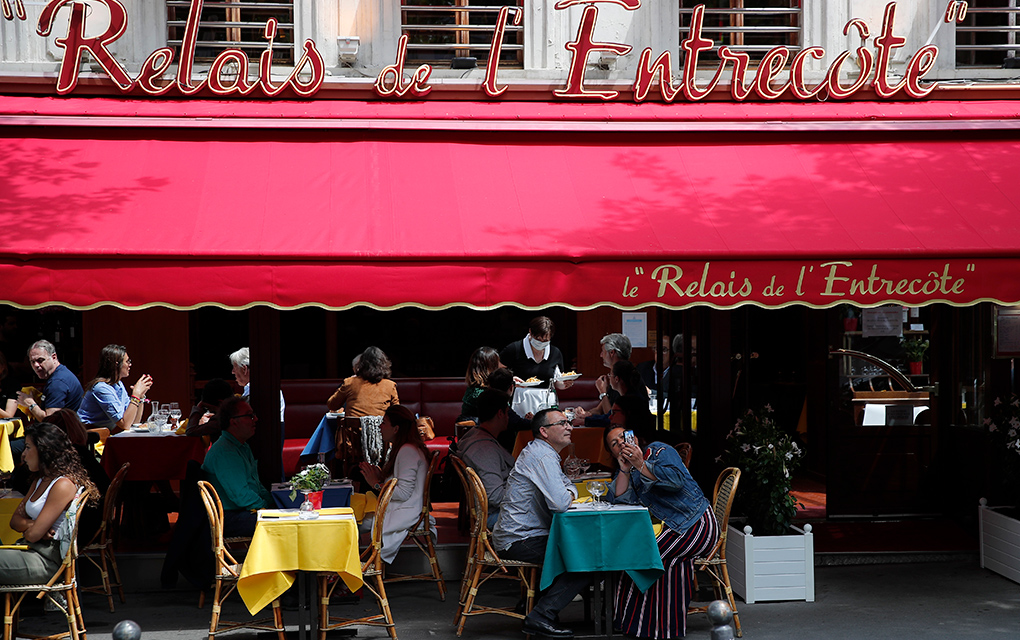 Los restaurantes reciben de nuevo a comensales / Foto: AP