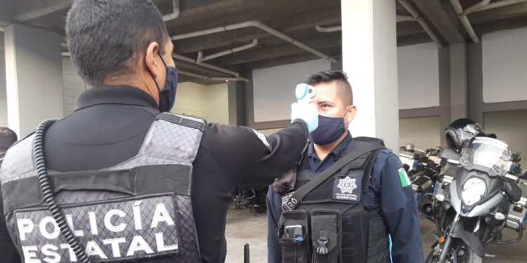 Dos policías fallecen por COVID-19 en Querétaro