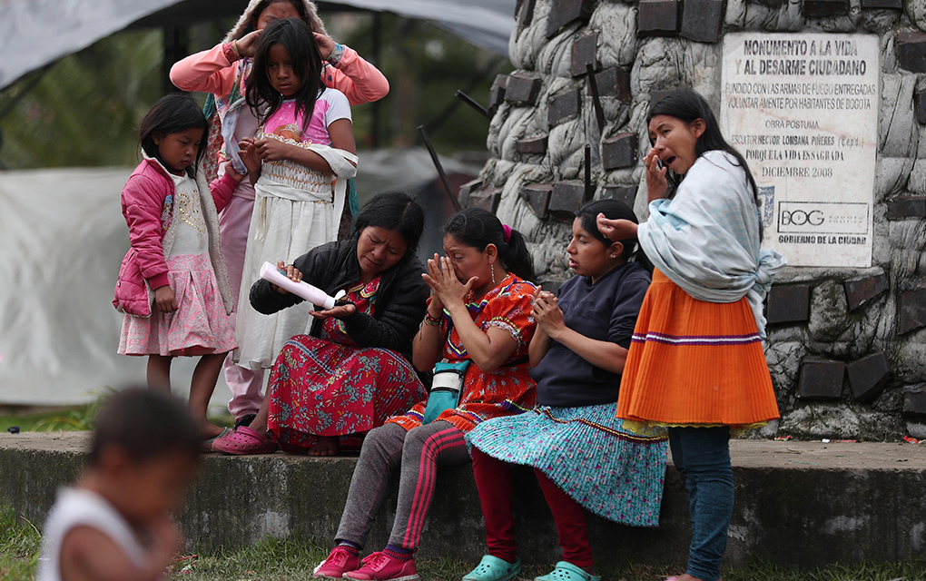 Pandemia deja sin hogar a familias de indígenas colombianos