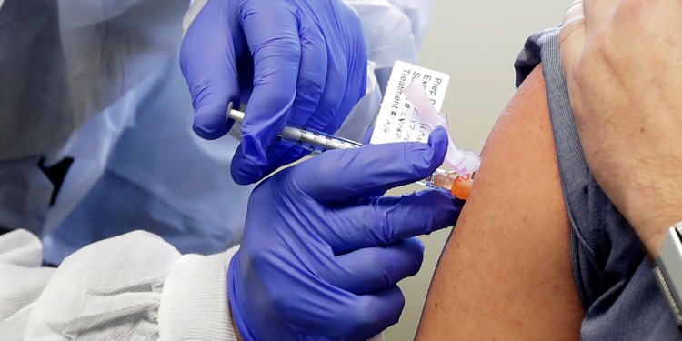 México firma compromiso para compra de vacunas Covax