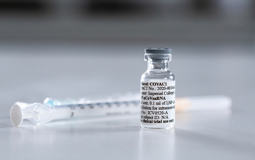 Prueban vacuna contra COVID-19 en 300 personas / Foto: AP