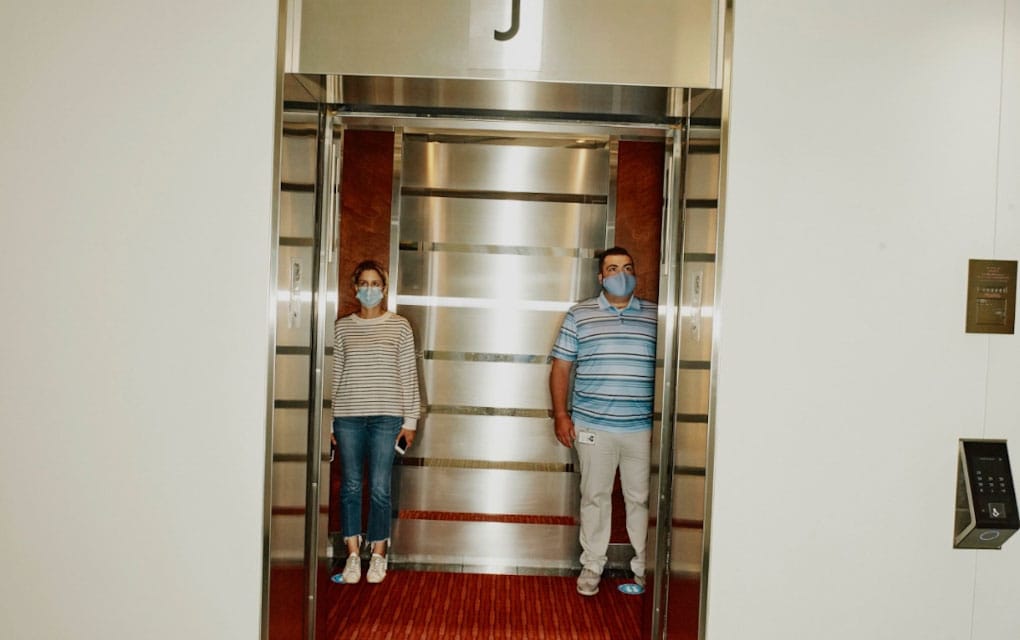 ¿Sube No tan rápido nuevas reglas estrictas para la cultura del ascensor/ Foto: TNYT