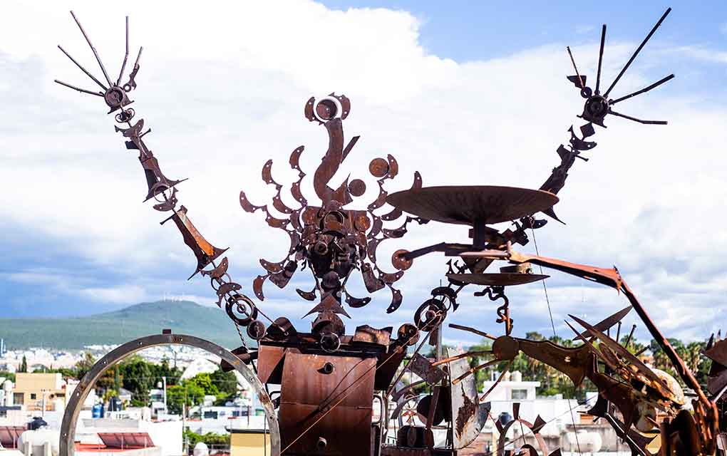 Carlos Deolarte: Universo lleno de arte, barcos y dragones