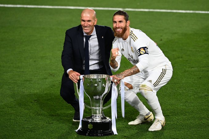 Un Real Madrid perfecto recupera el trono en España