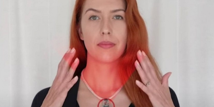 El collar de la NASA que evitará que toques tu rostro