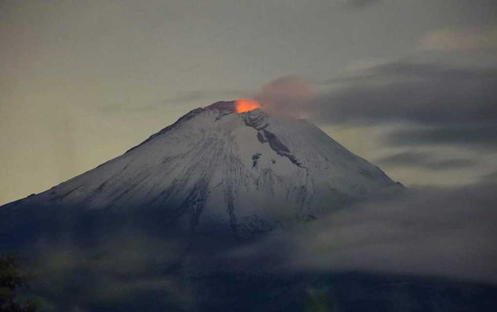 El volcán Popocatépetl ofrece espectáculo esta madrugada