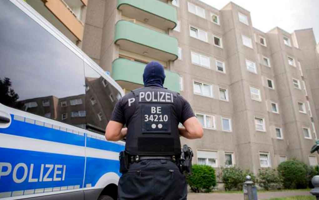 Hallan 31 migrantes en camión refrigerado en Alemania