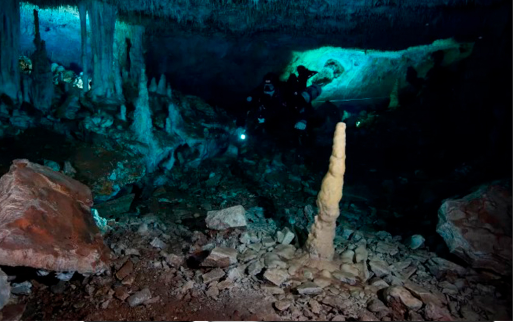 Hallan antigua mina de ocre en cuevas submarinas de México