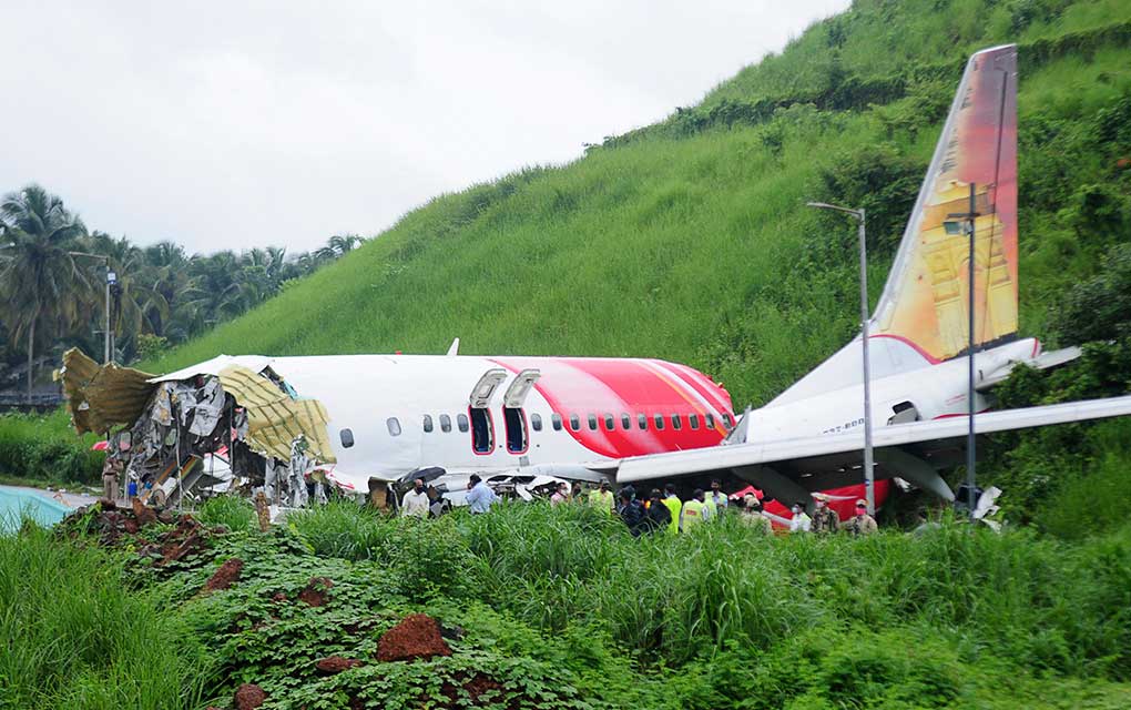 El accidente de avión en La India deja un saldo de 18 muertos