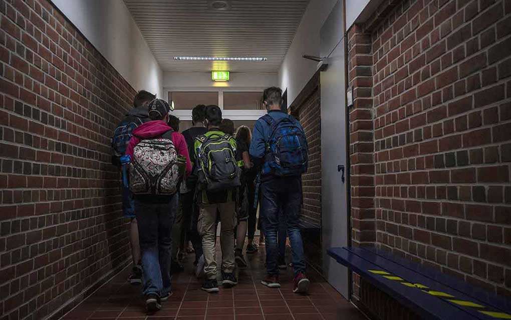 Estudiantes en Alemania regresan a clases presenciales