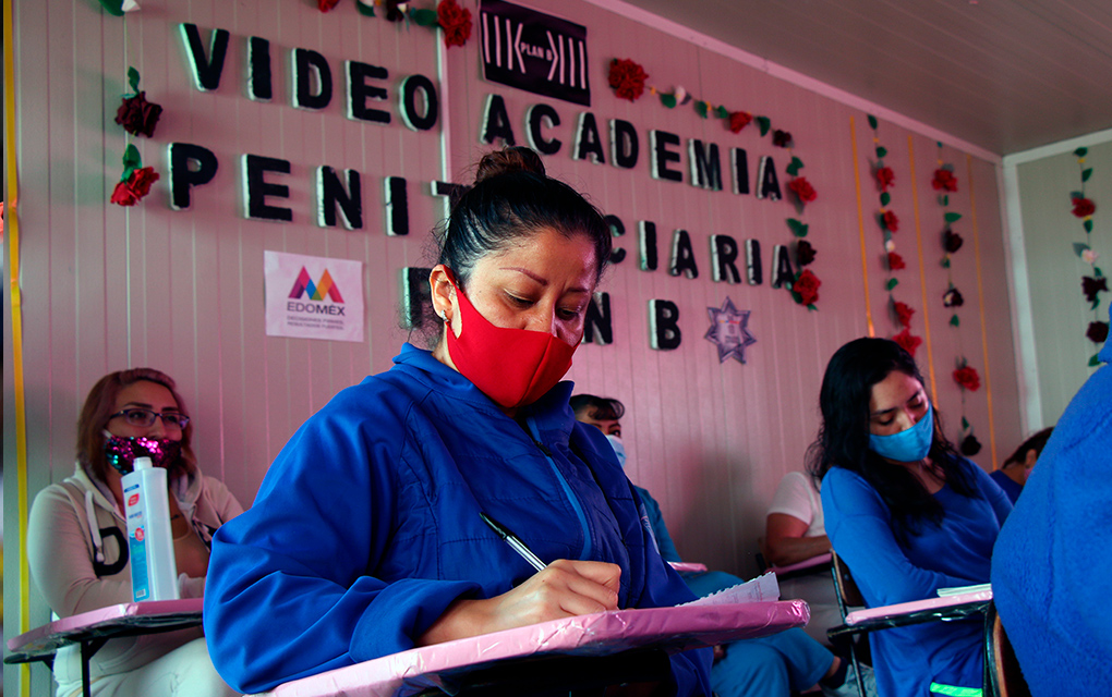 Imparten enseñanza por internet a internas en México/ Foto: AP