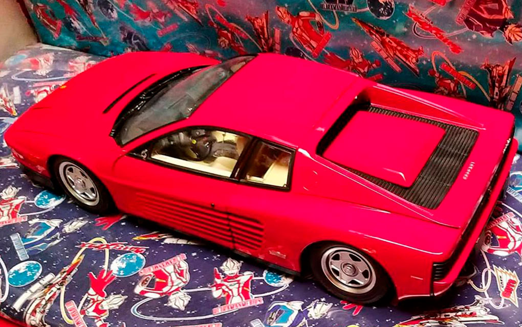 Roban dos Ferraris del Museo del Juguete