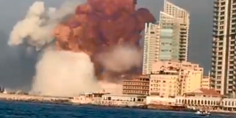 VIDEOS: Enorme explosión sacude a Beirut y deja varios heridos
