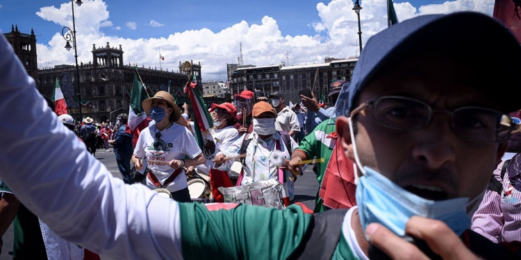 Vociferan 10 mil personas 'López Obrador, renuncia'. / Foto: Cuartoscuro