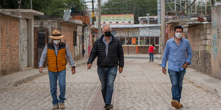 Alcalde de El Marqués entrega urbanización de calles en La Griega /Foto: Especial