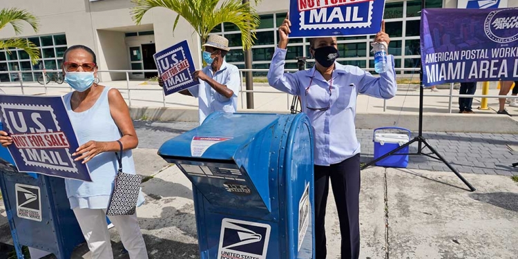 Demócratas temen que votos postales los vayan a sabotear