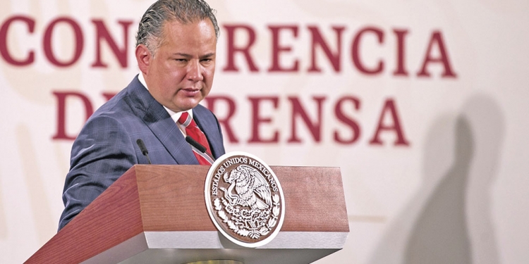 Santiago Nieto se baja de la contienda por la gubernatura; seguirá en la UIF