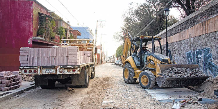 Retira Gobierno federal mil 59 millones de pesos a Querétaro