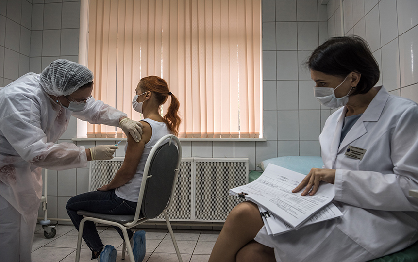 Rusia se toma su tiempo para administrar la vacuna contra la COVID-19