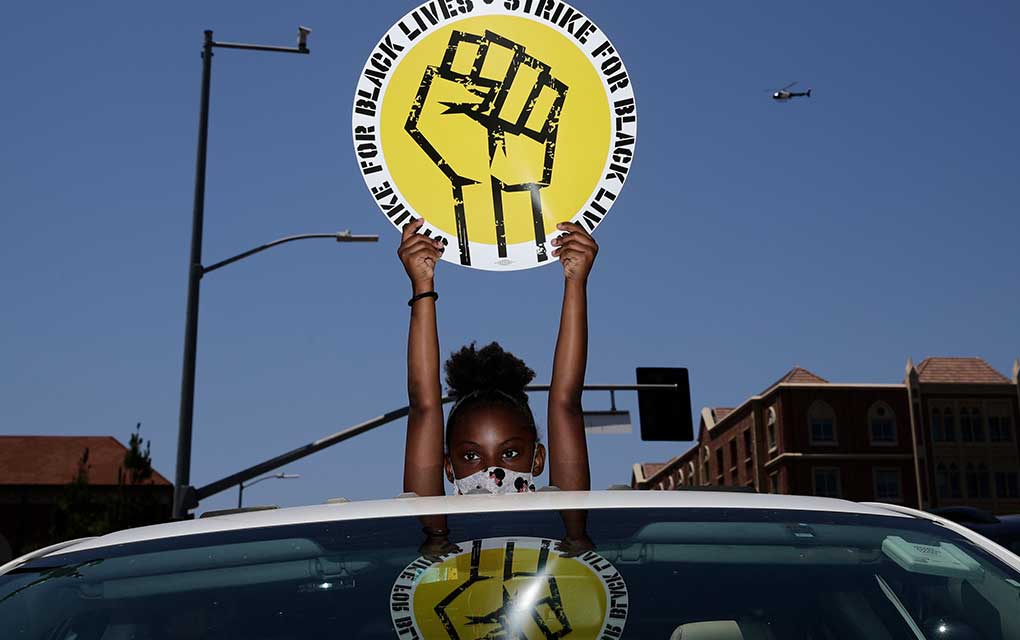 Sindicatos en EUA amenazan con paros, piden justicia racial