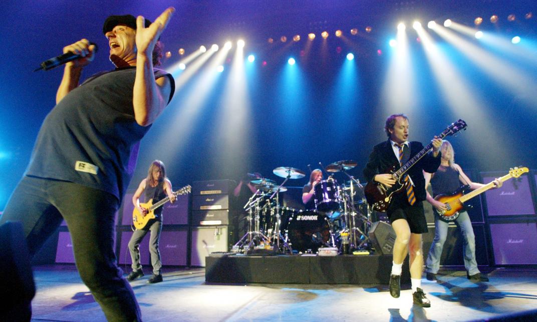 AC/DC se niega a morir y prepara nuevos temas. Se incluirán bases grabadas del difunto Malcolm Young. (AP)