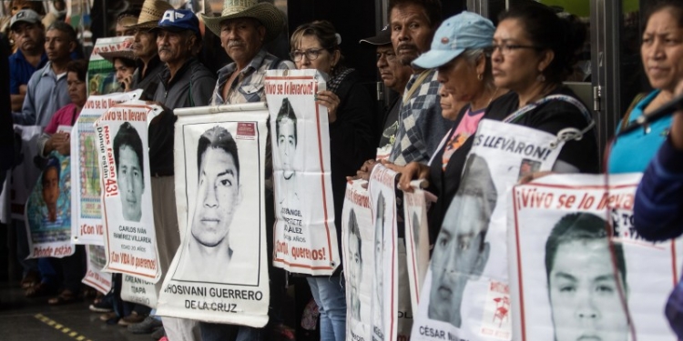 Padres de los estudiante normalistas desaparecidos en Guerrero demandan frente a la FGR el hallazgo de sus hijos. (Cuartoscuro)