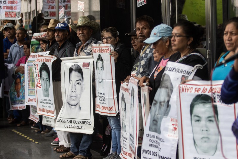 Padres de los estudiante normalistas desaparecidos en Guerrero demandan frente a la FGR el hallazgo de sus hijos. (Cuartoscuro)