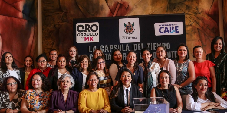 Un grupo de mujeres del IQM durante el evento Cápsula del Tiempo, en marzo del año pasado. ESPECIAL