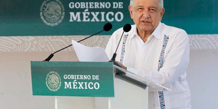 AMLO destaca participación de Carlos Slim en Tren Maya