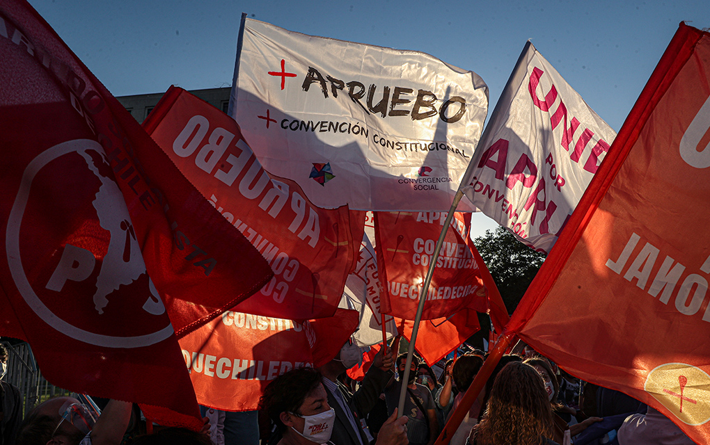 Chilenos deciden en las urnas si reforman la constitución / Foto: AP