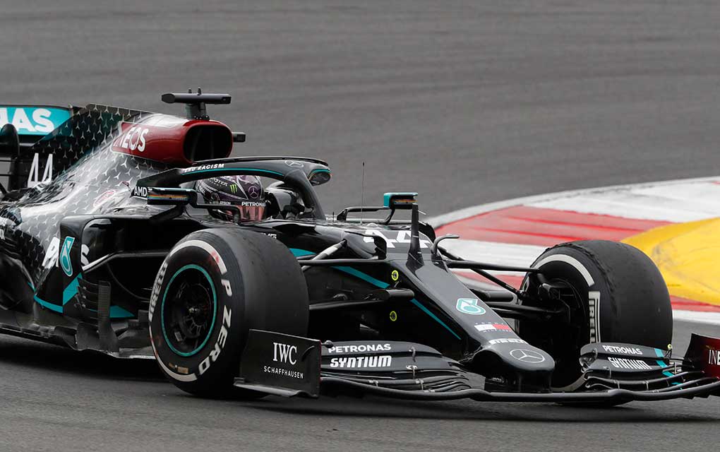 Hamilton gana en Portugal, bate récord de victorias en la F1