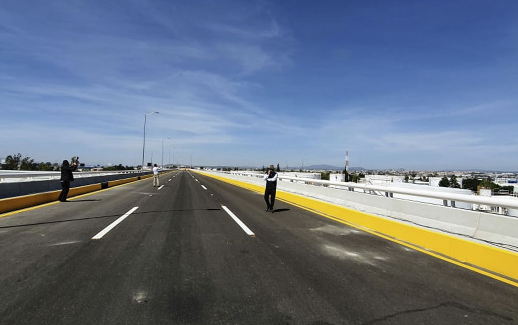 Con la finalidad de garantizar una mejor agilidad de tráfico, el Viaducto Poniente de la capital del estado iniciará hoy operaciones. / Foto: Miguel Flores