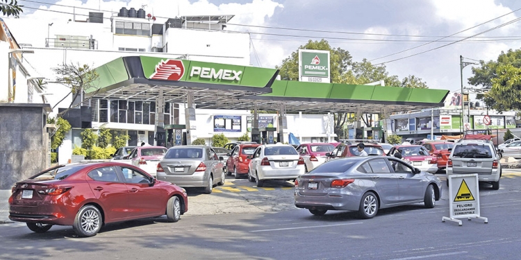 “No han aumentado los precios reales de las gasolinas”, reitera AMLO