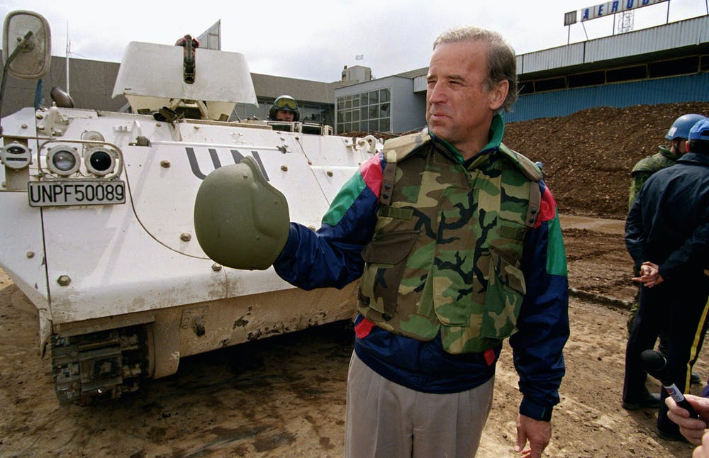 En 1993, el entonces Senador Joe Biden, de 50 años , se mostraba a favor de una intervención militar de su país en Bosnia.  AP